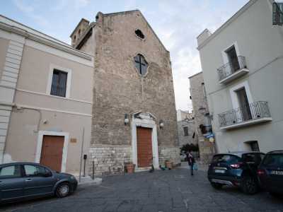 Per visitare il tempio, percorriamo via Ruggiero II Normanno...